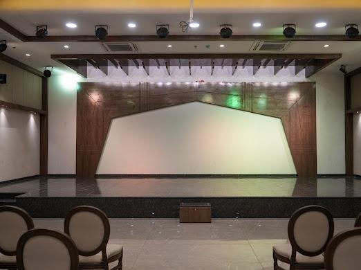 The banquet hall before the doors open