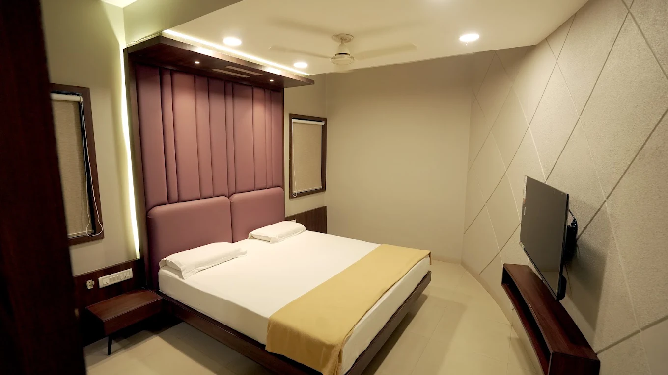Deluxe Room — 11