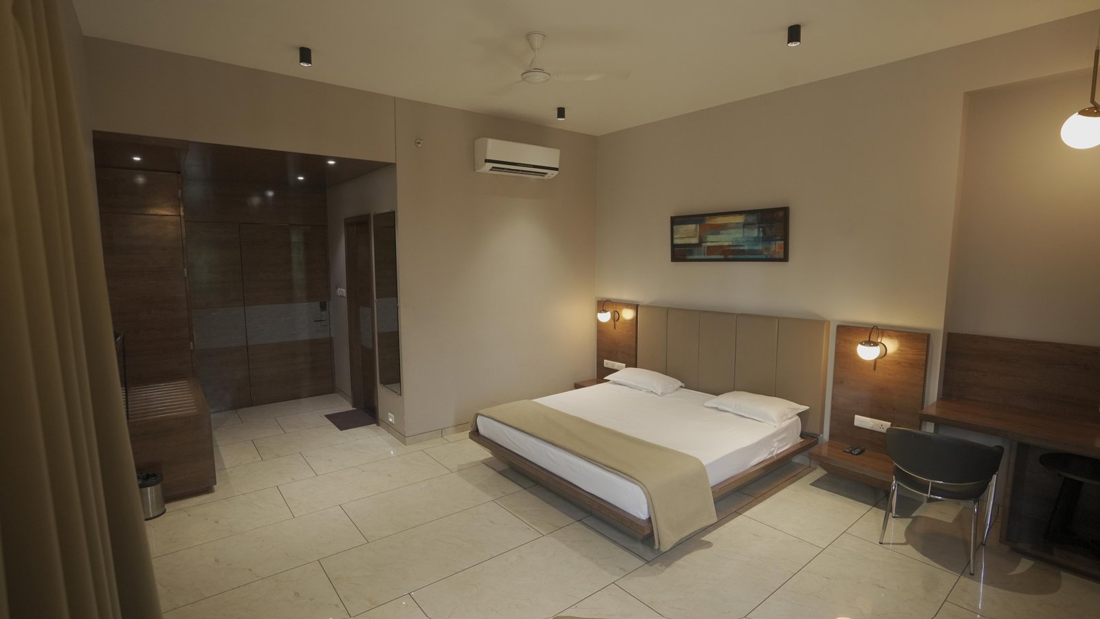 Deluxe Room — 4
