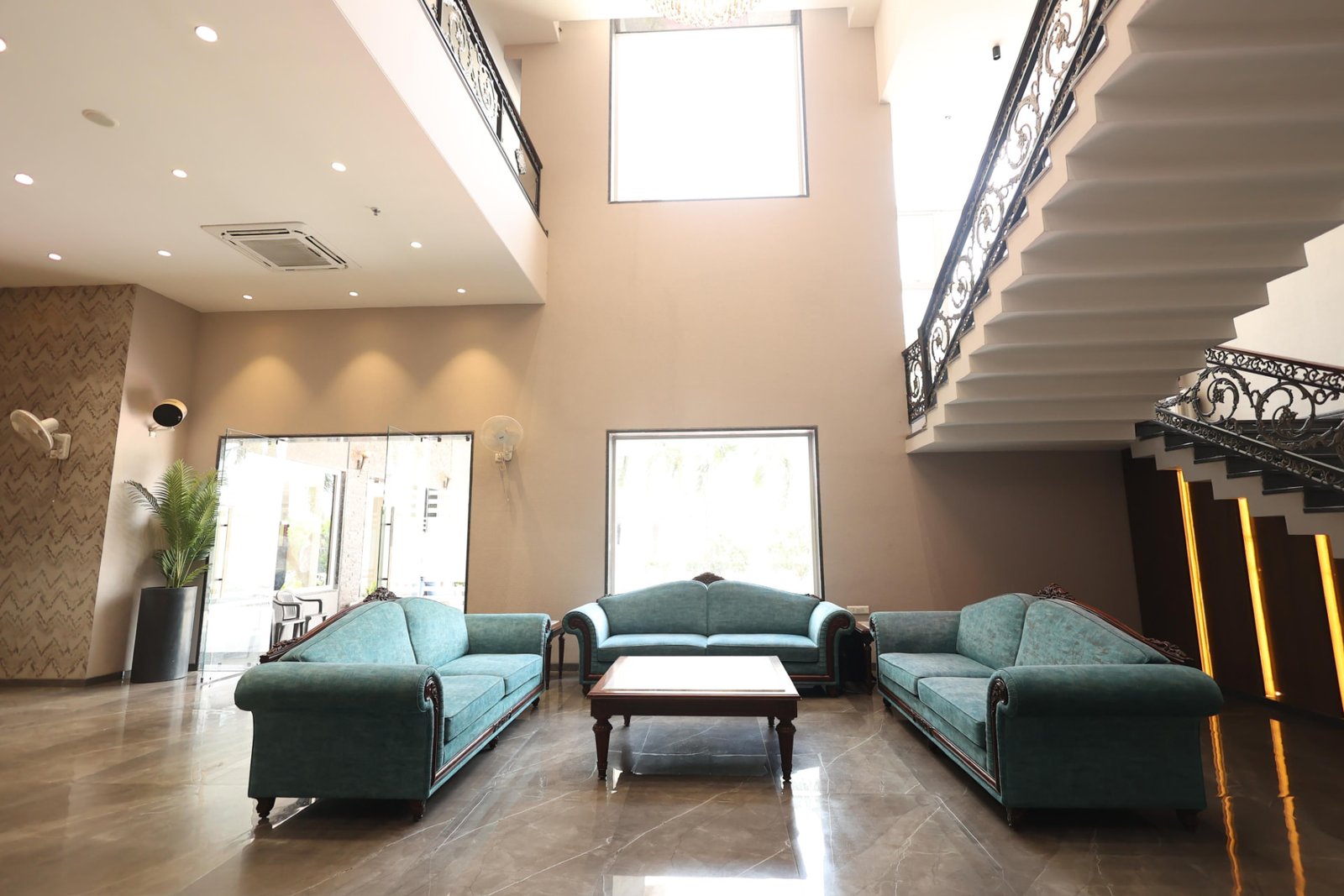 Reception & Lobby — 10
