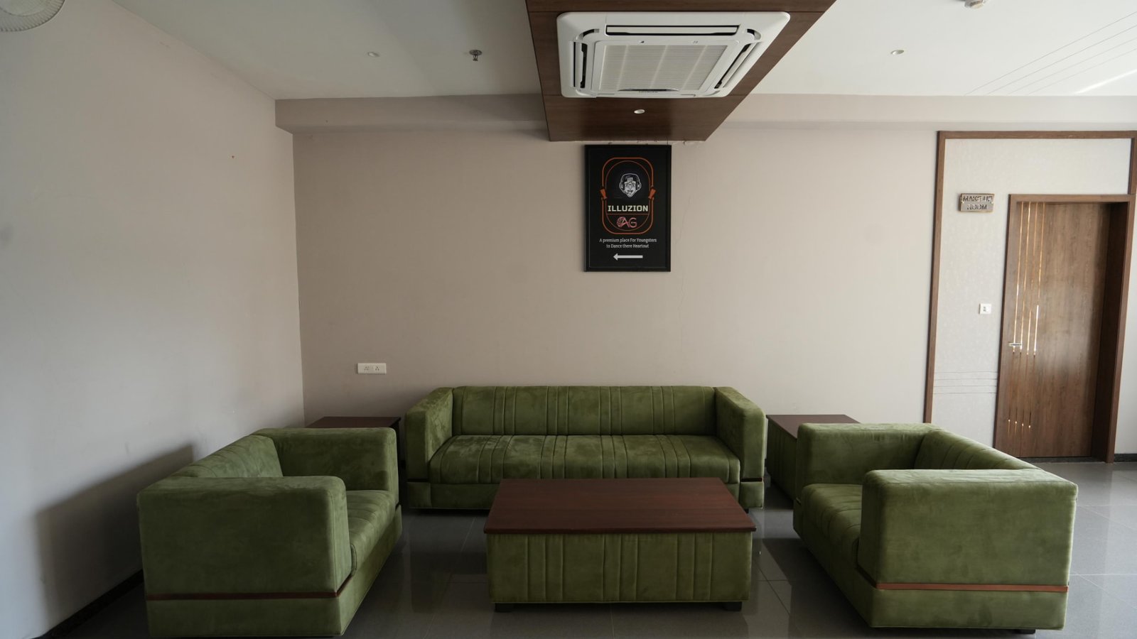 Reception & Lobby — 3