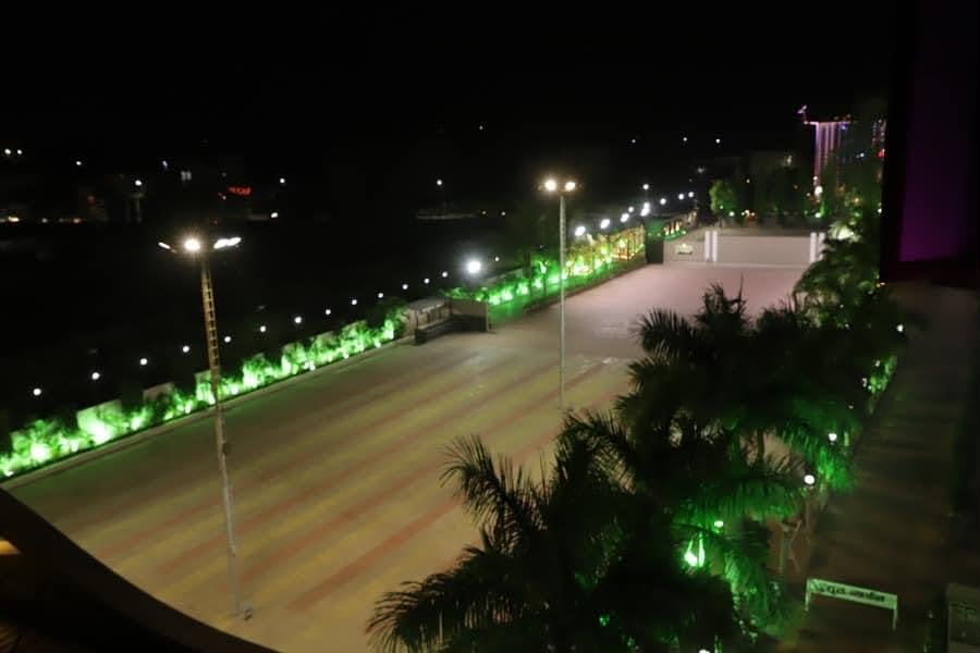 The Grand Lawn — 3